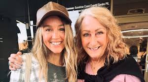 Forgotten Home and Away actress reunites with Lynne McGranger years after quitting the show